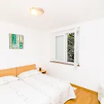 Seaside Terrace Apartment: Beachfront Comfort With Wi-fi *
