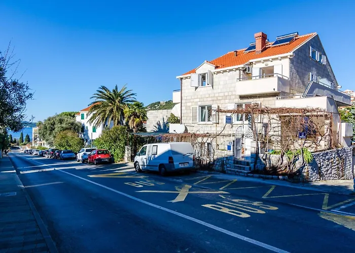 Cozy In 36 M² Sea And Garden View דוברובניק