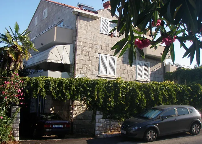 Cozy In 36 M² Sea And Garden View דוברובניק